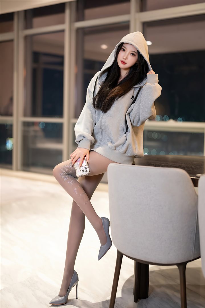 杨晨晨开档灰丝艺术照极品女郎让人日思夜想
